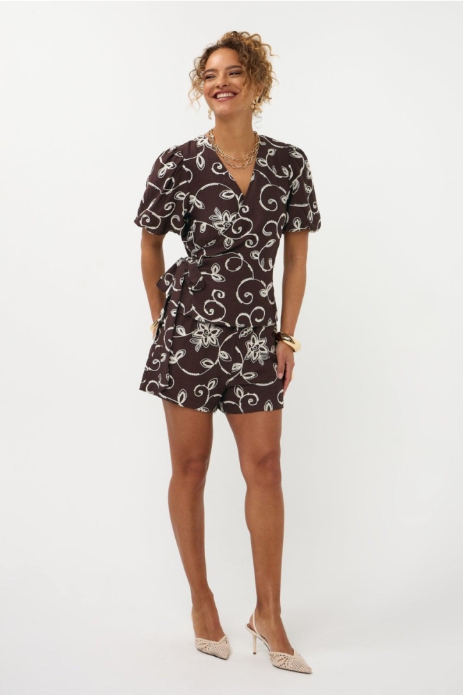 Ydence bruine dames blouse | Model