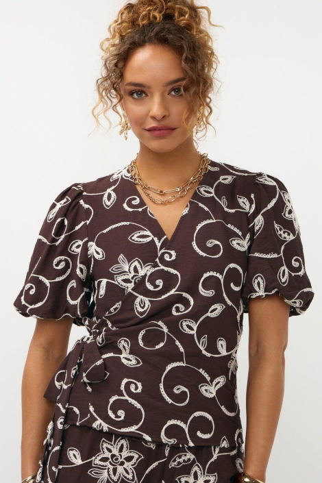 Ydence bruine dames blouse | Close up