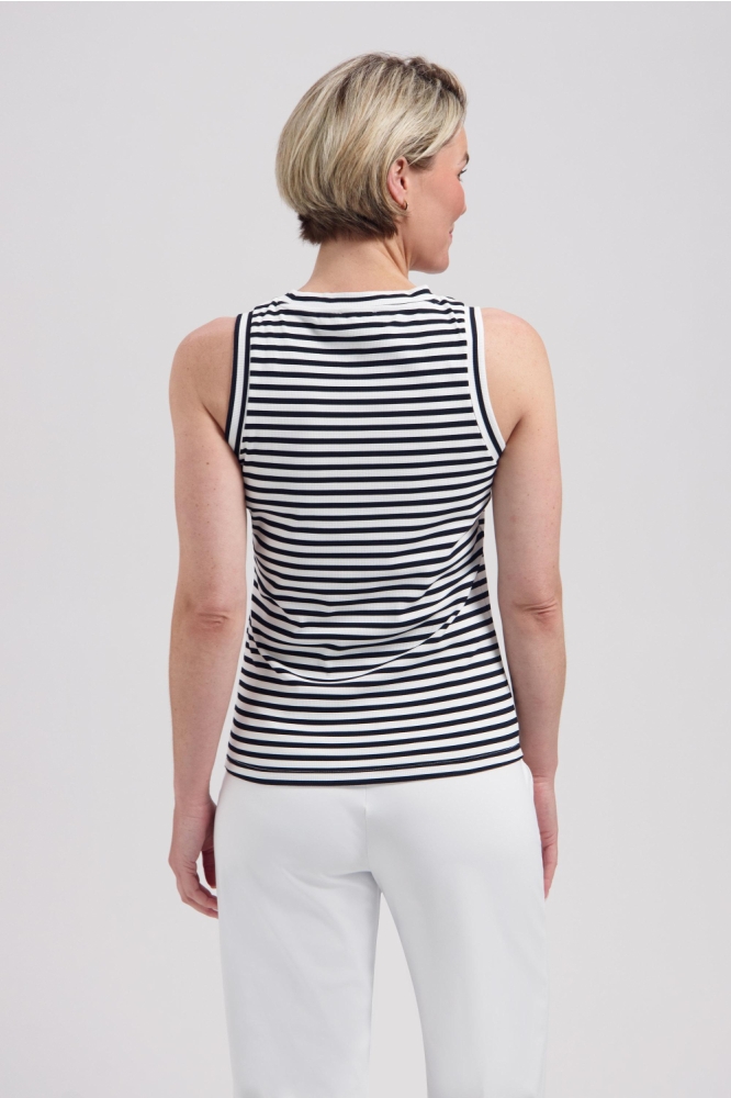 Lady Day zwarte dames top | Model achteraanzicht