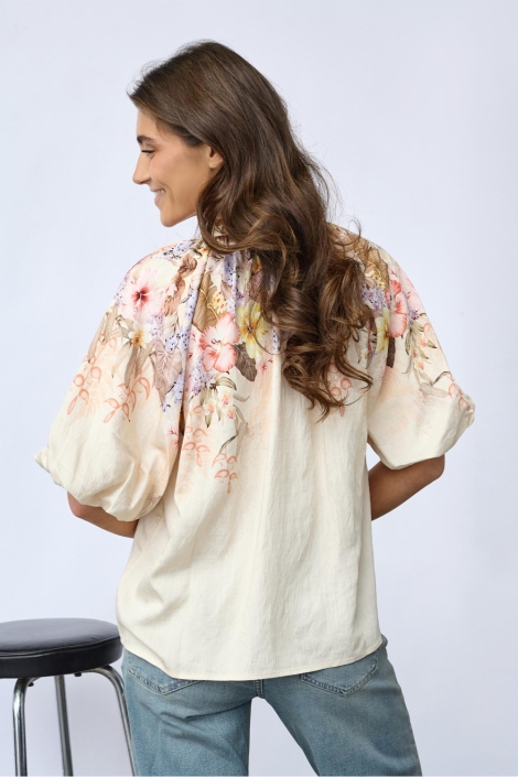 SisterS point beige dames blouse | Model achteraanzicht