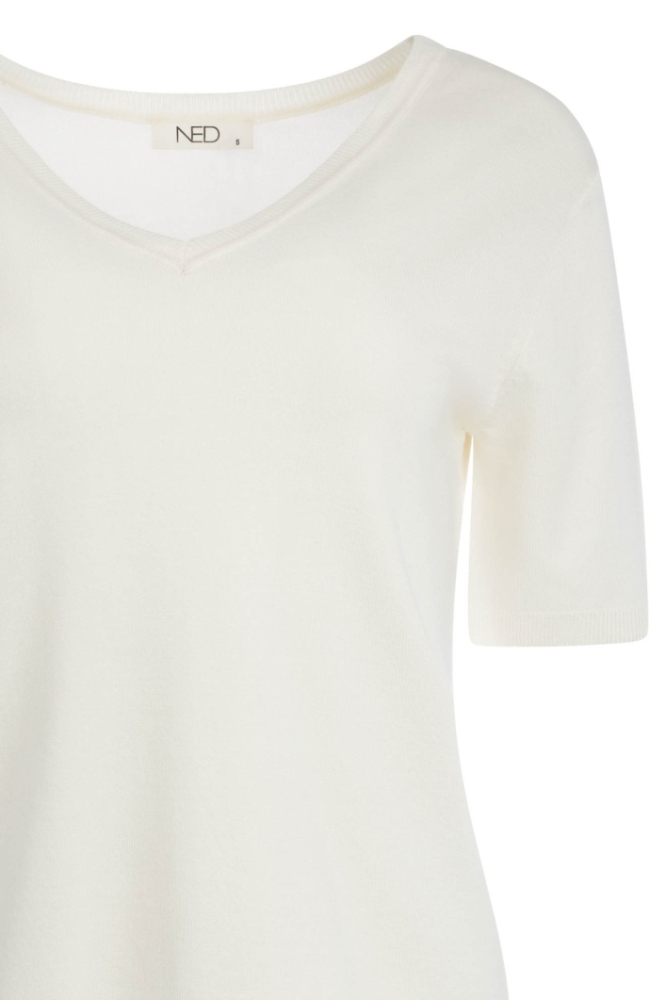 NED witte dames t-shirt | Close up