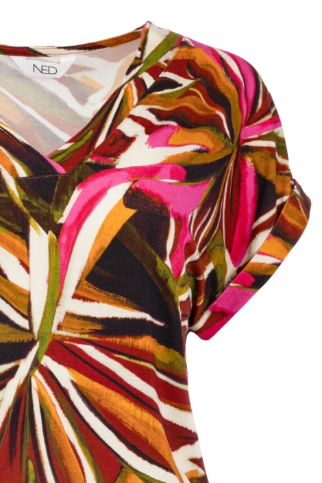 NED multi color dames t-shirt | Close up