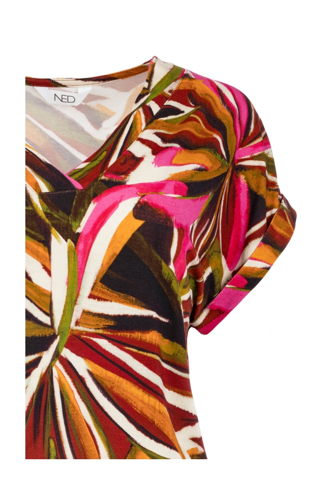 NED multi color dames t-shirt | Close up