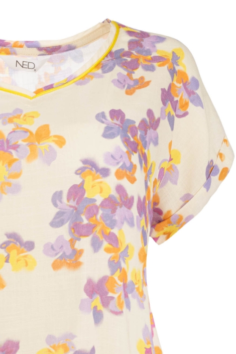 NED beige dames t-shirt | Close up