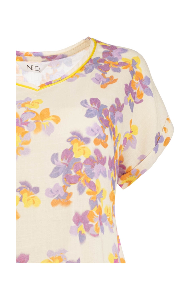 NED beige dames t-shirt | Close up