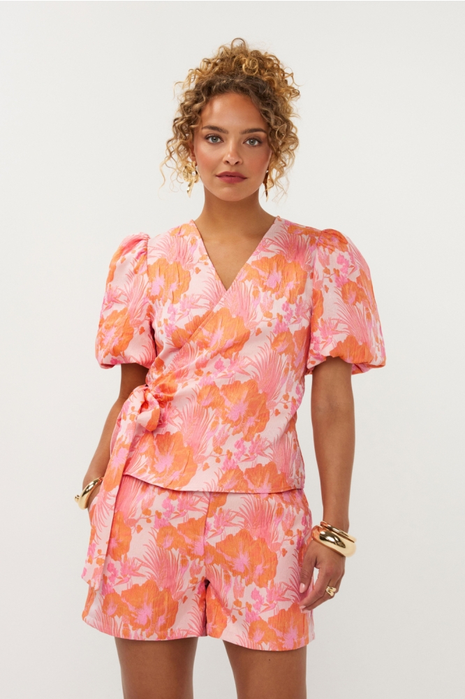 Ydence oranje dames blouse | Model vooraanzicht
