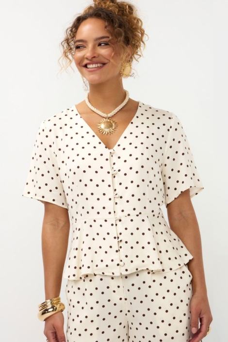 Ydence ecru dames blouse | Model vooraanzicht
