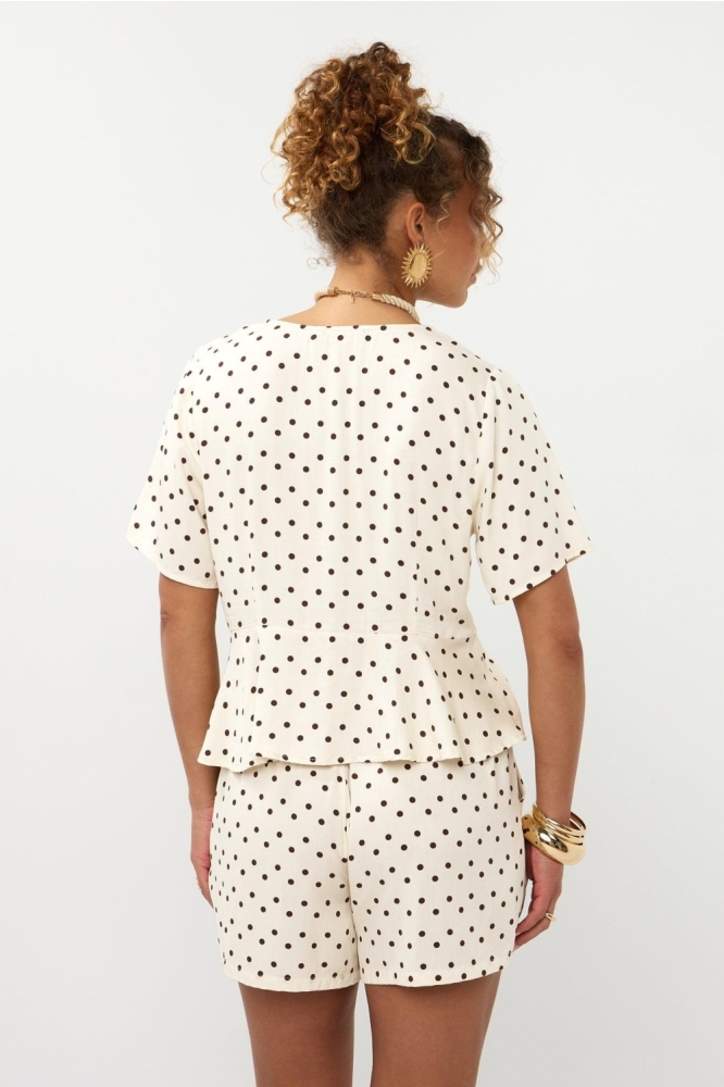 Ydence ecru dames blouse | Model achteraanzicht