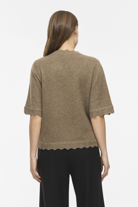 Vila camel dames trui | Model achteraanzicht
