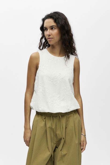 Object witte dames top | Model vooraanzicht