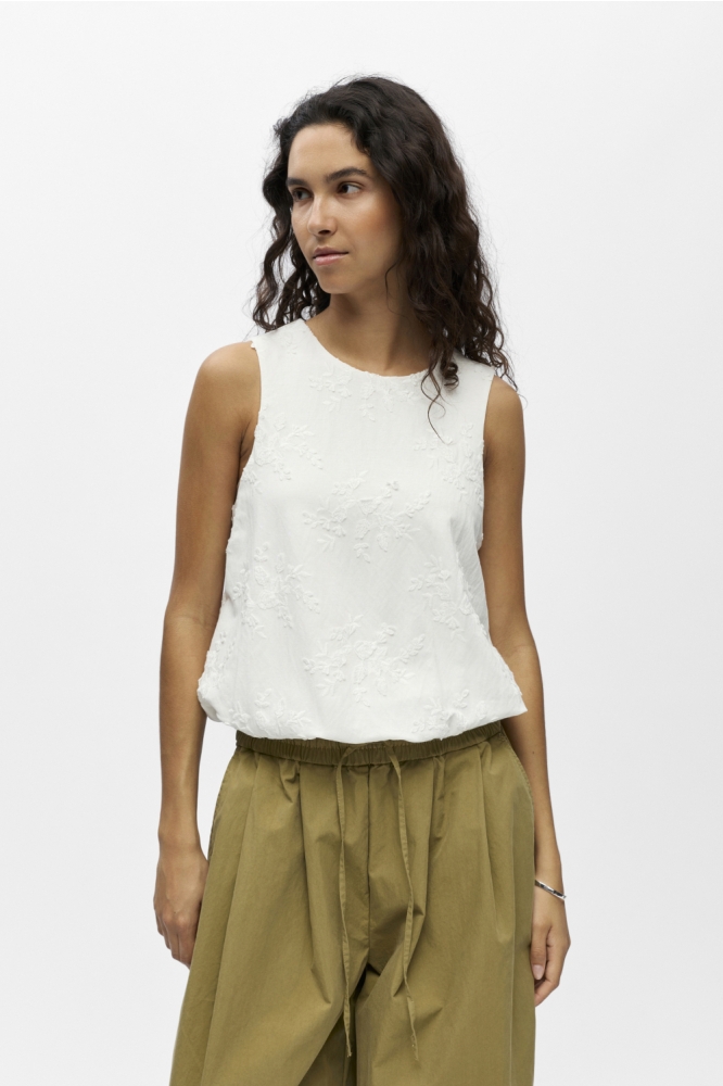 Object witte dames top | Model vooraanzicht