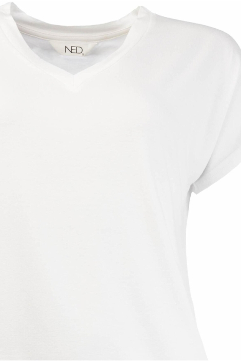 NED witte dames t-shirt | Close up