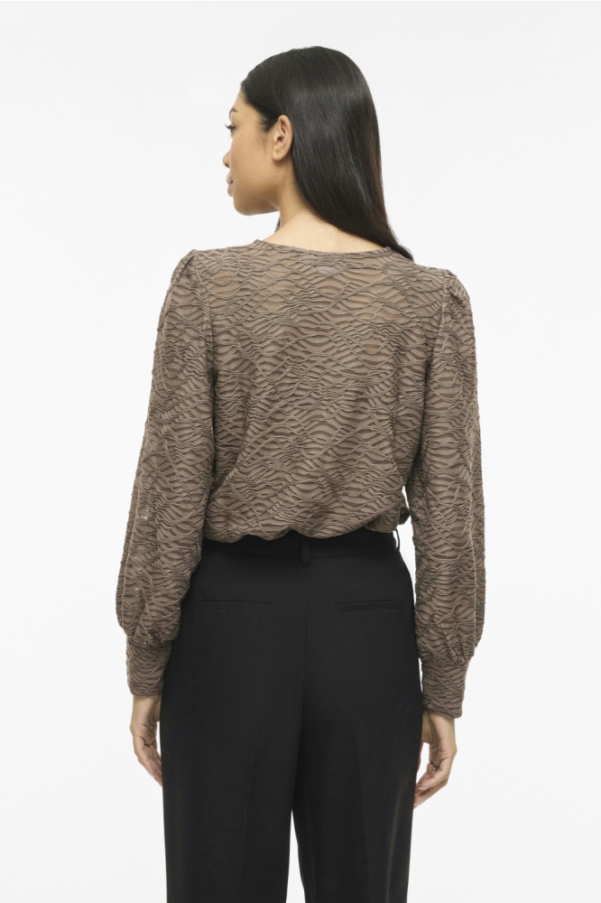Vila camel dames blouse | Model achteraanzicht