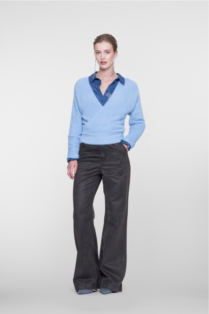 Geisha blauwe dames trui | Model vooraanzicht