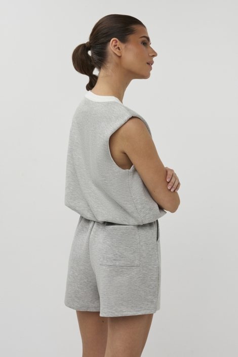 Studio Amaya grijze dames top | Model achteraanzicht