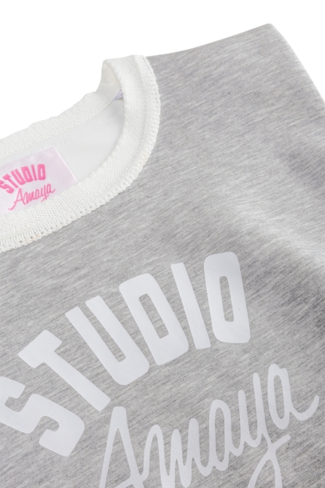 Studio Amaya grijze dames top | Kleurstaal