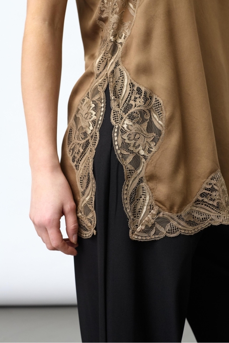 SisterS point bruine dames top | Close up