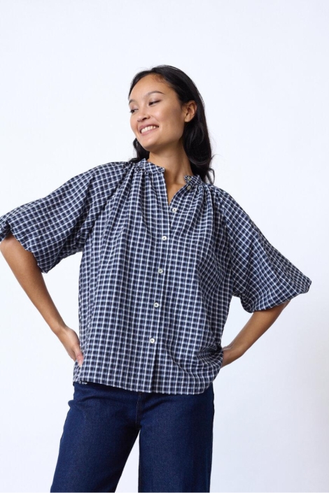 SisterS point blauwe dames blouse | Model vooraanzicht