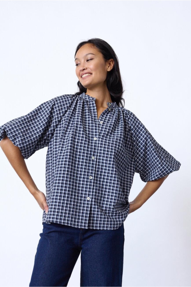 SisterS point blauwe dames blouse | Model vooraanzicht