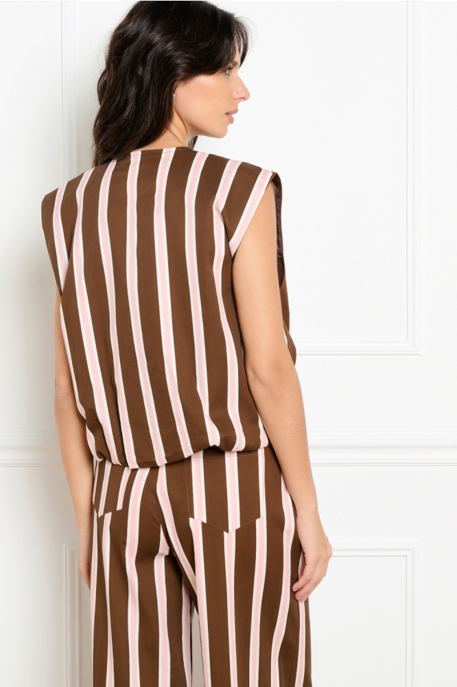 LolaLiza bruine dames gilet | Model achteraanzicht