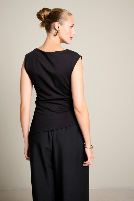LolaLiza zwarte dames top | Model achteraanzicht