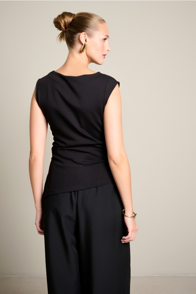 LolaLiza zwarte dames top | Model achteraanzicht