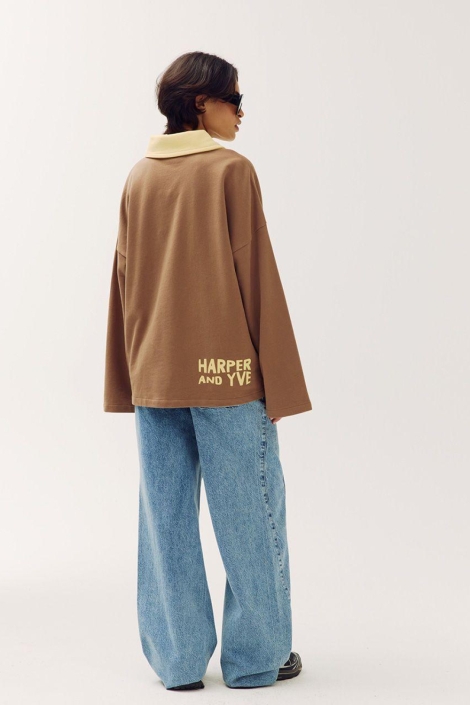 Harper & Yve taupe dames sweater | Model