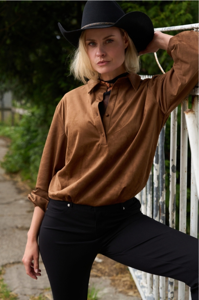 NED multi color dames t-shirt | Sfeerbeeld, In situatie