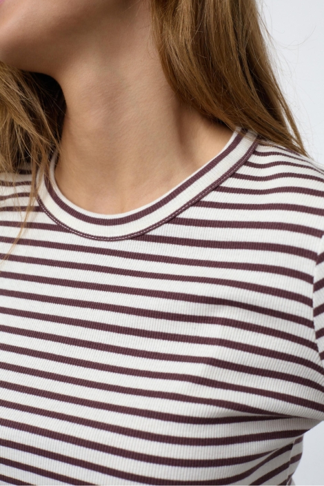 SisterS point ecru dames t-shirt | Close up