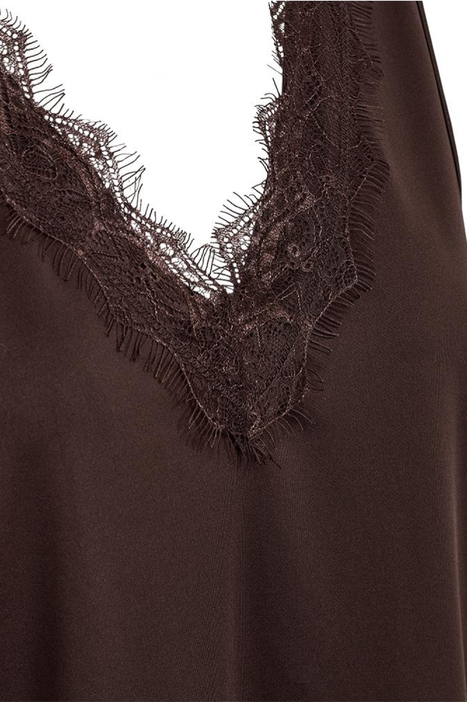 Freequent bruine dames top | Close up