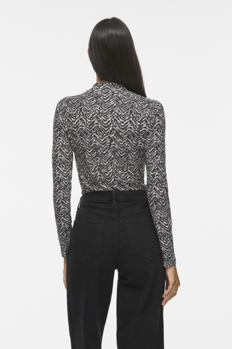 Vila beige dames top | Model achteraanzicht