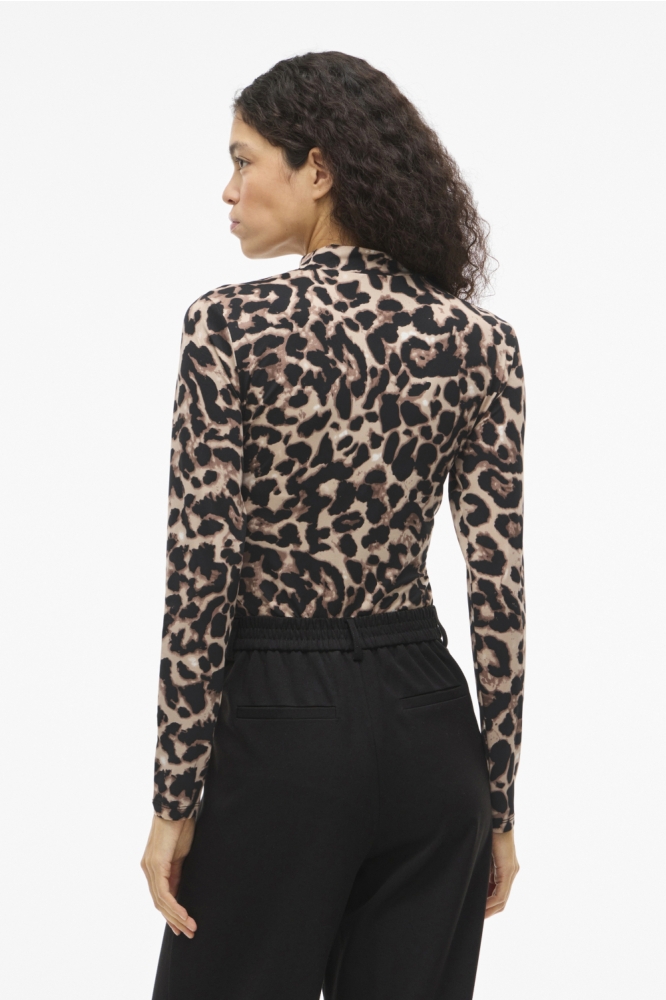 Vila zwarte dames top | Model achteraanzicht