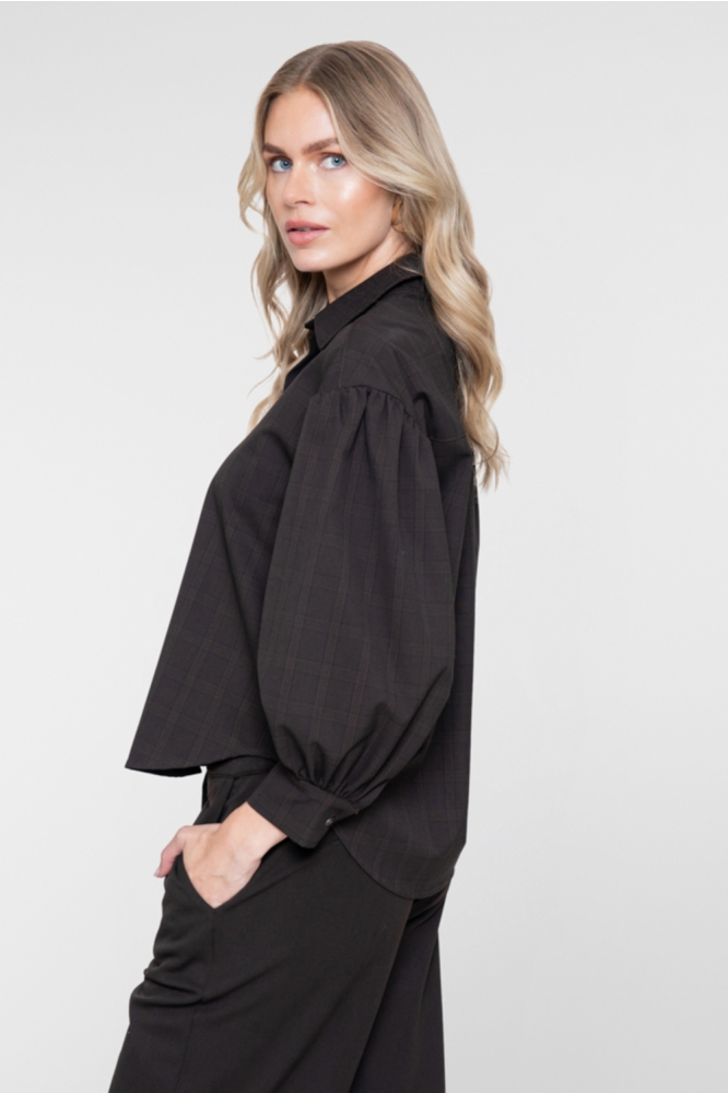 Geisha bruine dames blouse | Model zijaanzicht