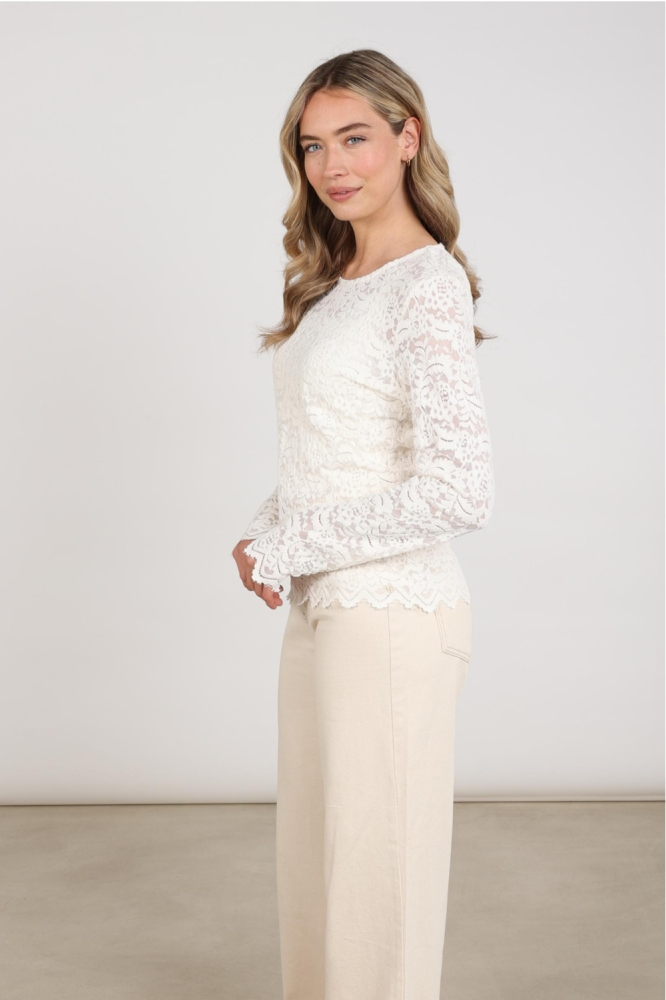 Nukus witte dames t-shirt | Model zijaanzicht