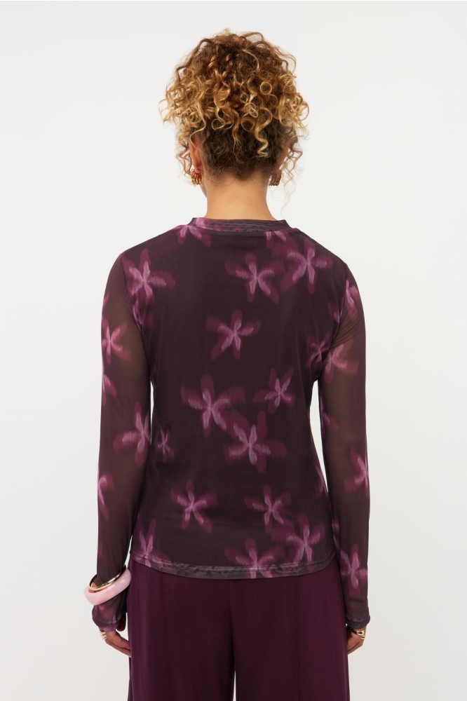 Ydence paarse dames top | Model achteraanzicht