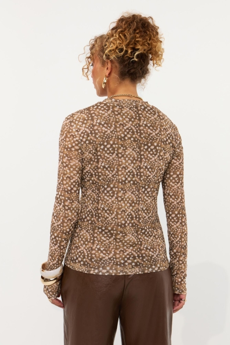 Ydence camel dames top | Model achteraanzicht