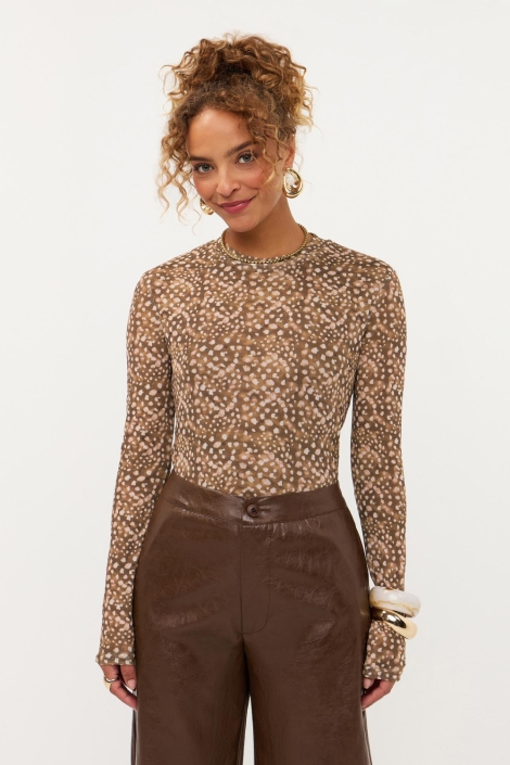 Ydence camel dames top | Model vooraanzicht