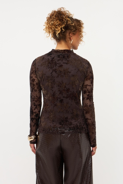 Ydence bruine dames top | Model achteraanzicht