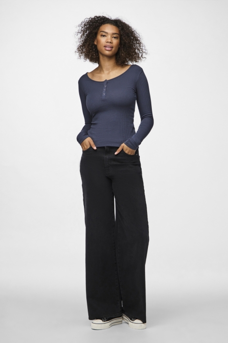 Pieces blauwe dames t-shirt | Model vooraanzicht