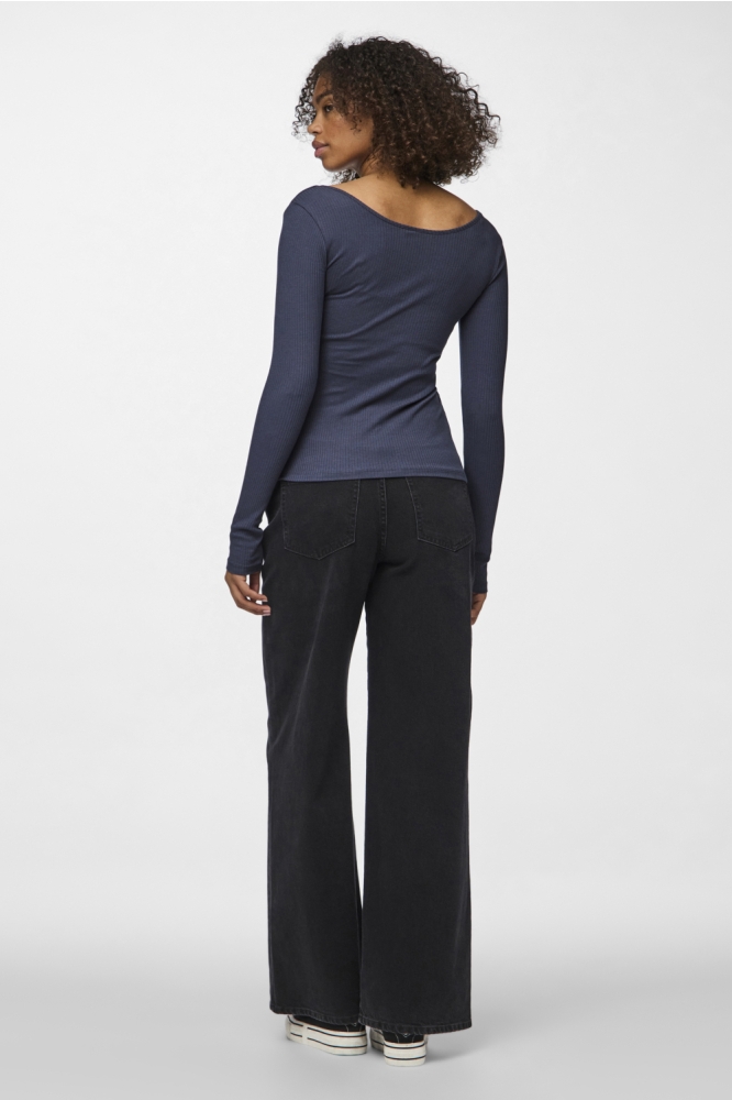 Pieces blauwe dames t-shirt | Model achteraanzicht