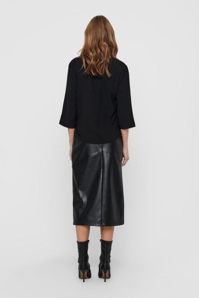 Jacqueline de Yong zwarte dames blouse | Model