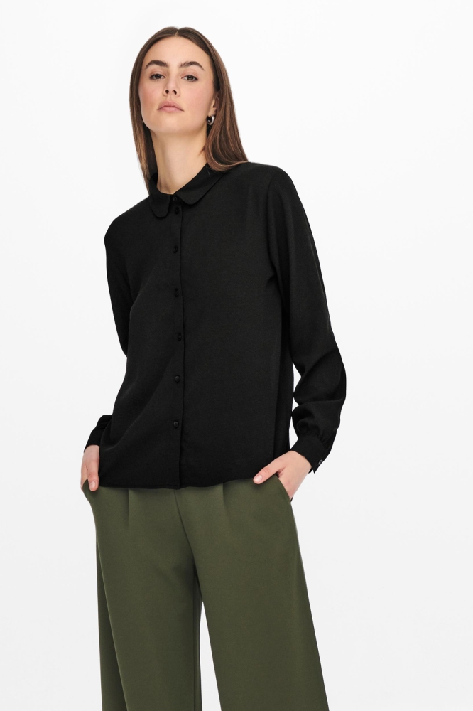 Jacqueline de Yong zwarte dames blouse | Model vooraanzicht