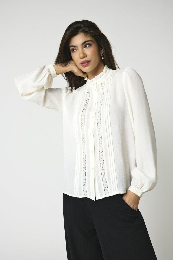 Jacqueline de Yong witte dames blouse | Model vooraanzicht