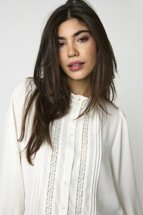 Jacqueline de Yong witte dames blouse | Close up
