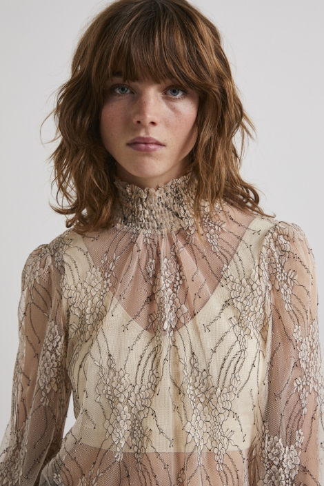 Pieces beige dames t-shirt | Model vooraanzicht