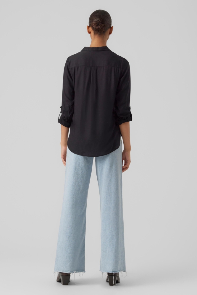 Vero Moda zwarte dames blouse | Model achteraanzicht