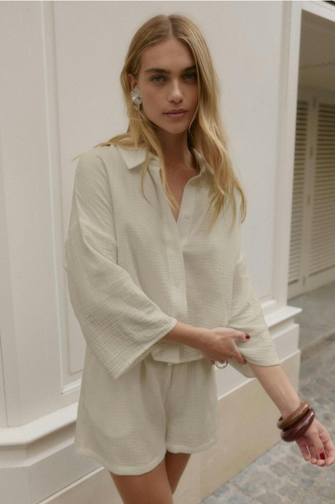 Vero Moda ecru dames blouse | Sfeerbeeld, In situatie