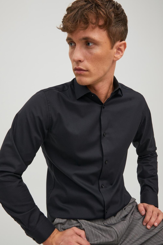 Jack & Jones zwarte heren overhemd | Model vooraanzicht
