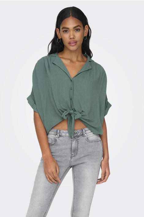 Only groene dames blouse | Model vooraanzicht