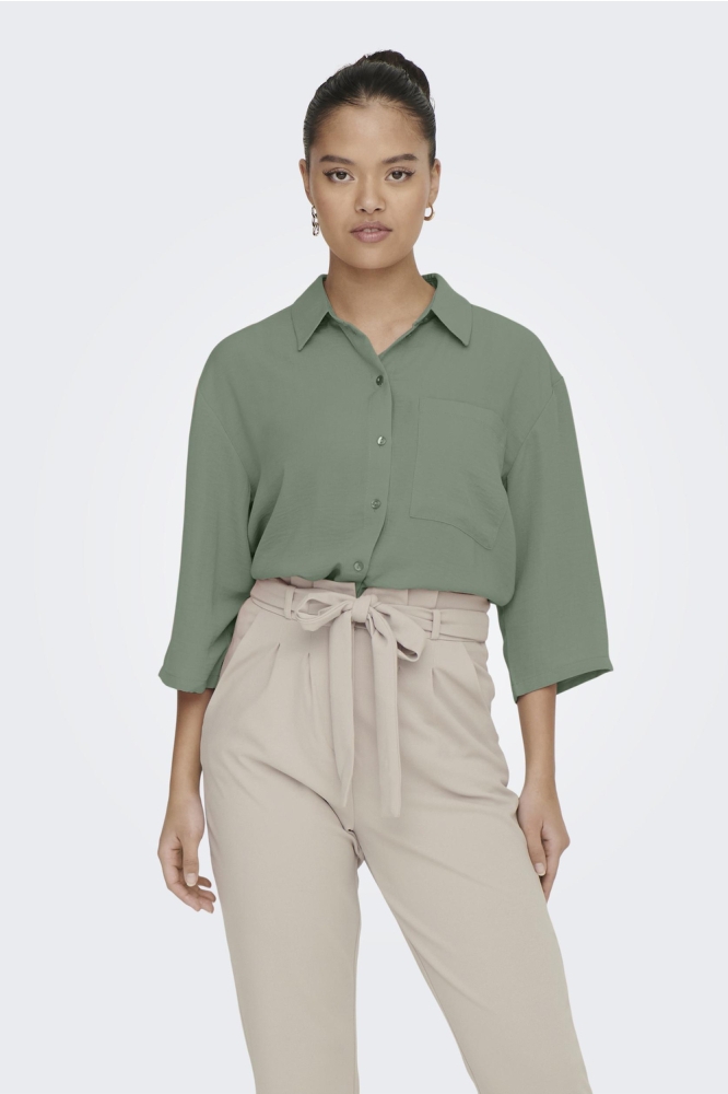 Jacqueline de Yong groene dames blouse | Model vooraanzicht
